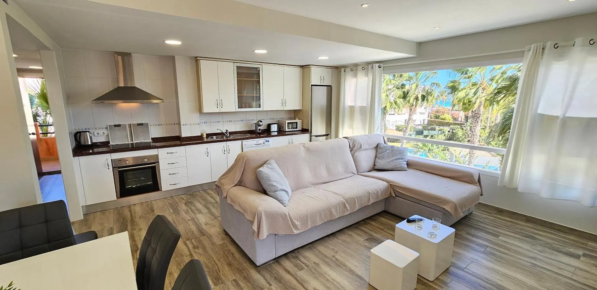 Apartamentos Paraiso: Beachfront Suite with Private Pool and Sea Views Playas de Vera 0*,