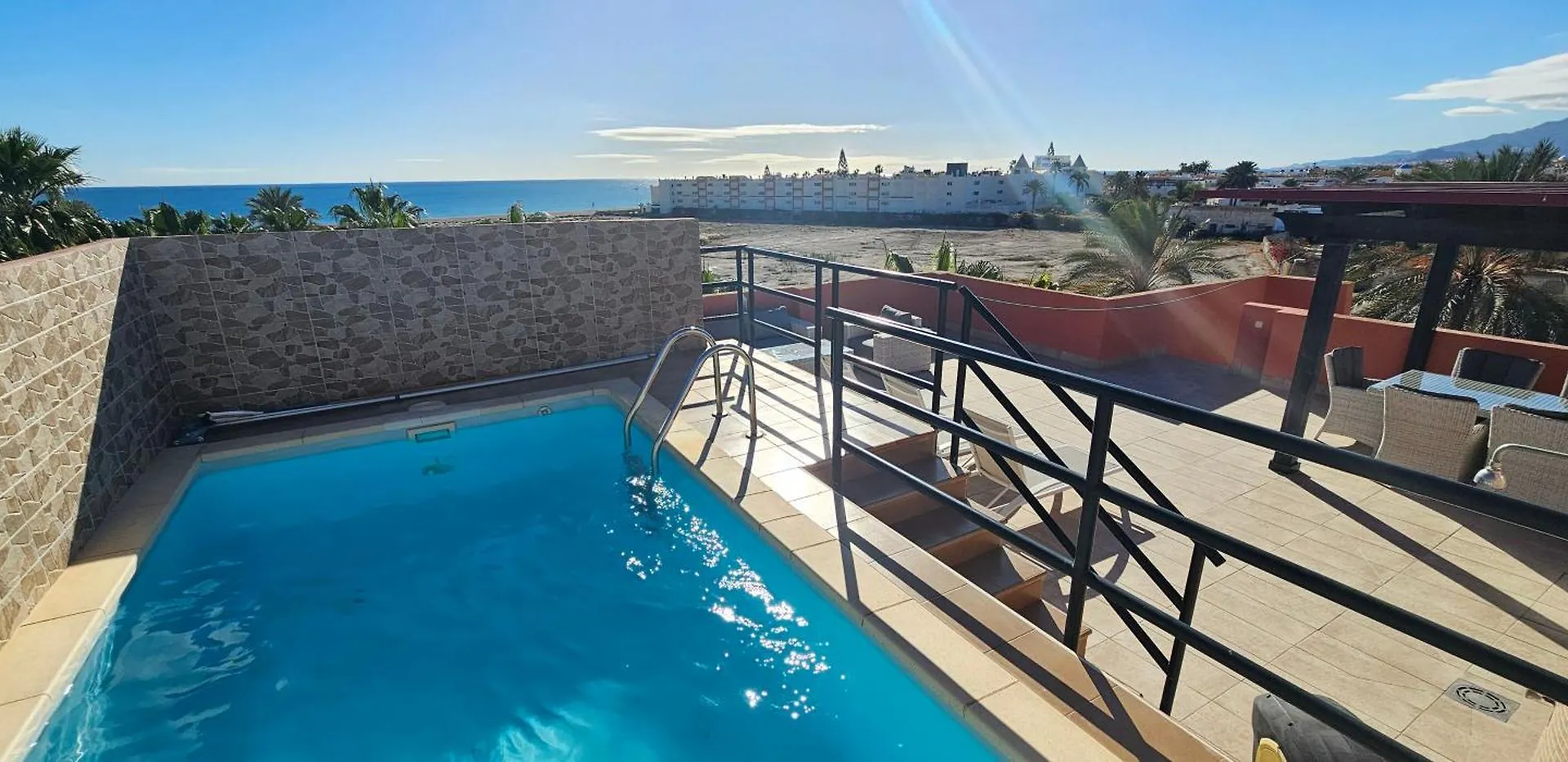 Apartamentos Paraiso: Beachfront Suite with Private Pool and Sea Views Playas de Vera