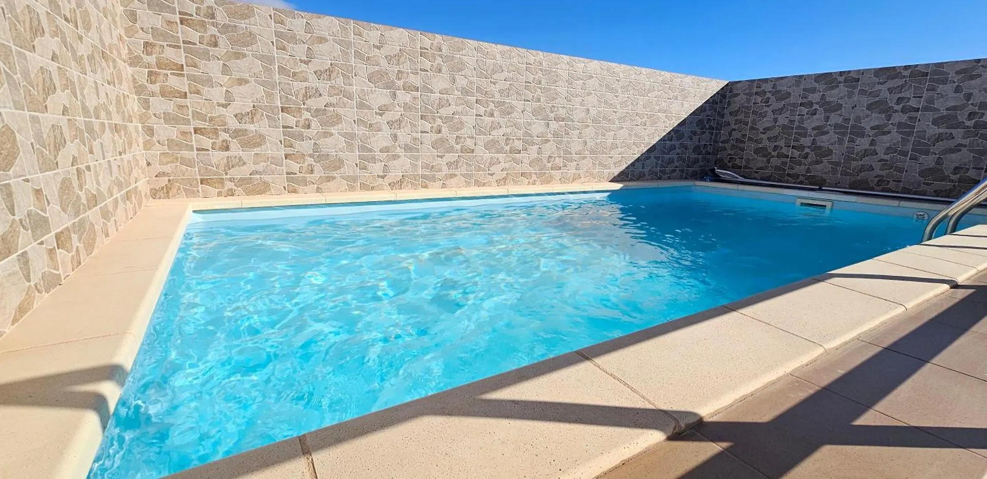 Apartamentos Paraiso: Beachfront Suite with Private Pool and Sea Views Playas de Vera Apartment