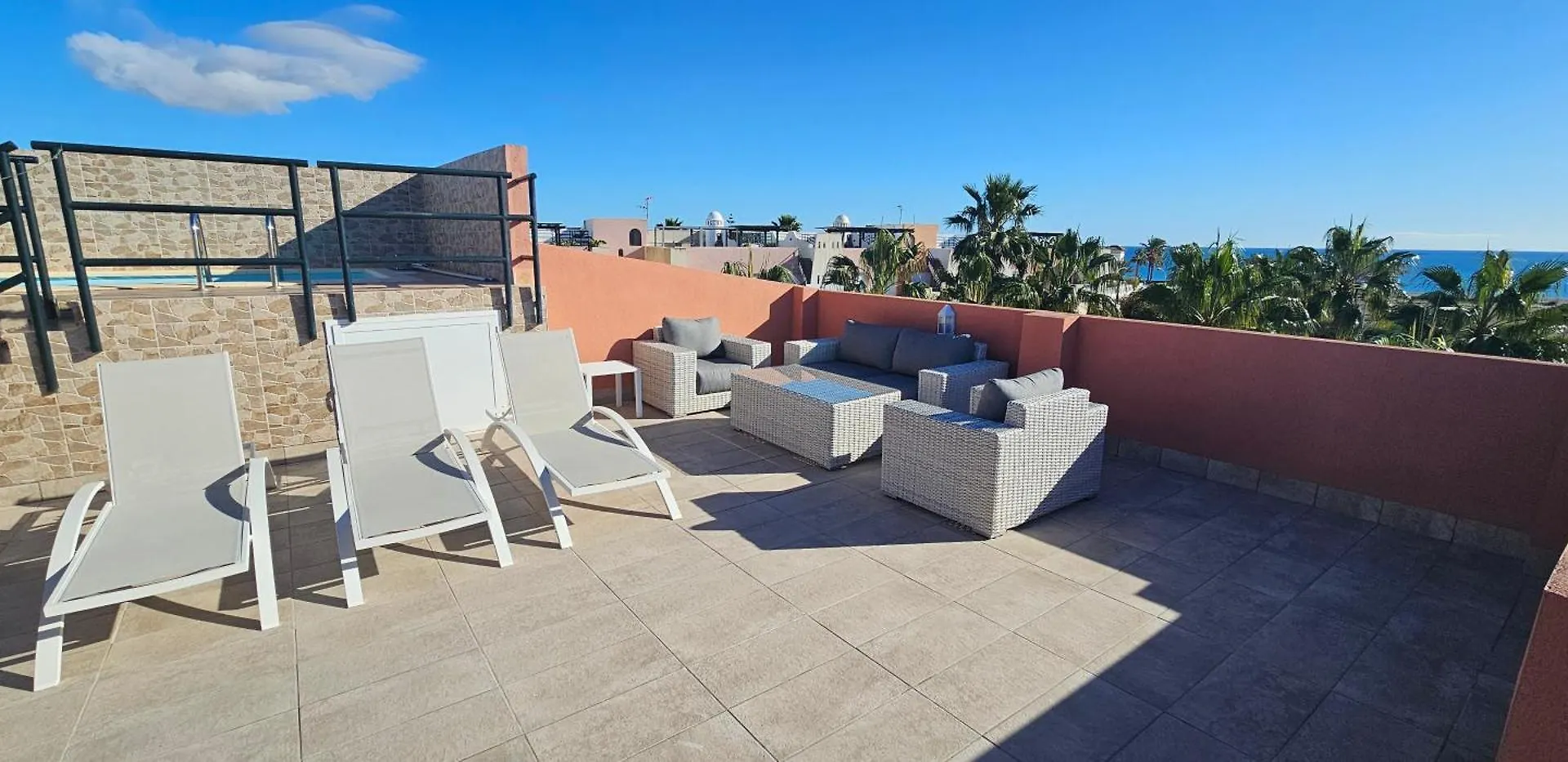 Apartamentos Paraiso: Beachfront Suite with Private Pool and Sea Views Playas de Vera Apartment